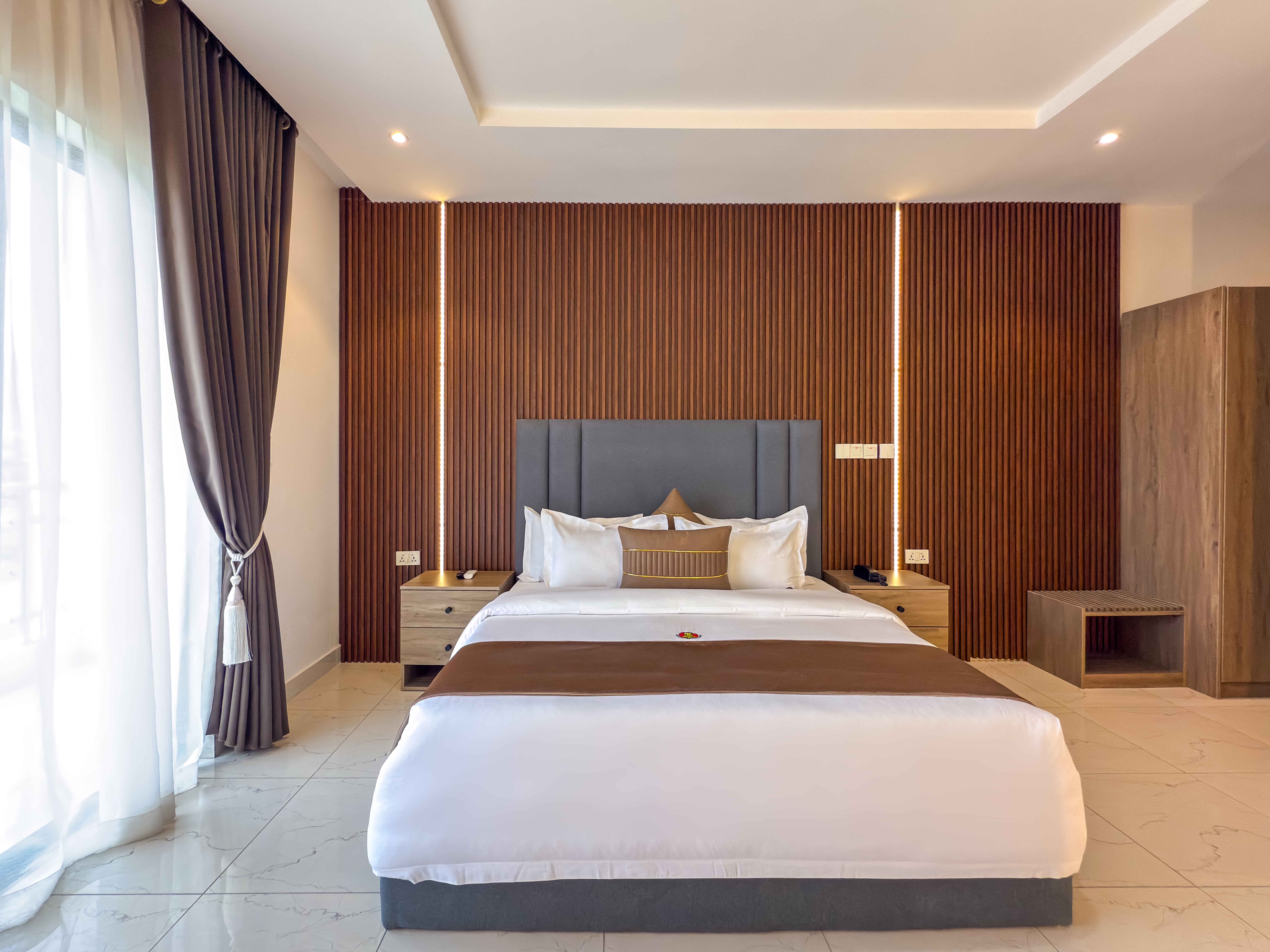 Executive Suite - Image 2